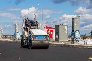 Строительство супербыстрого электрозарядного комплекса на трассе М4 (2025)