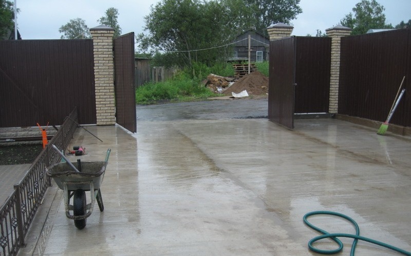 бетонное покрытие двора